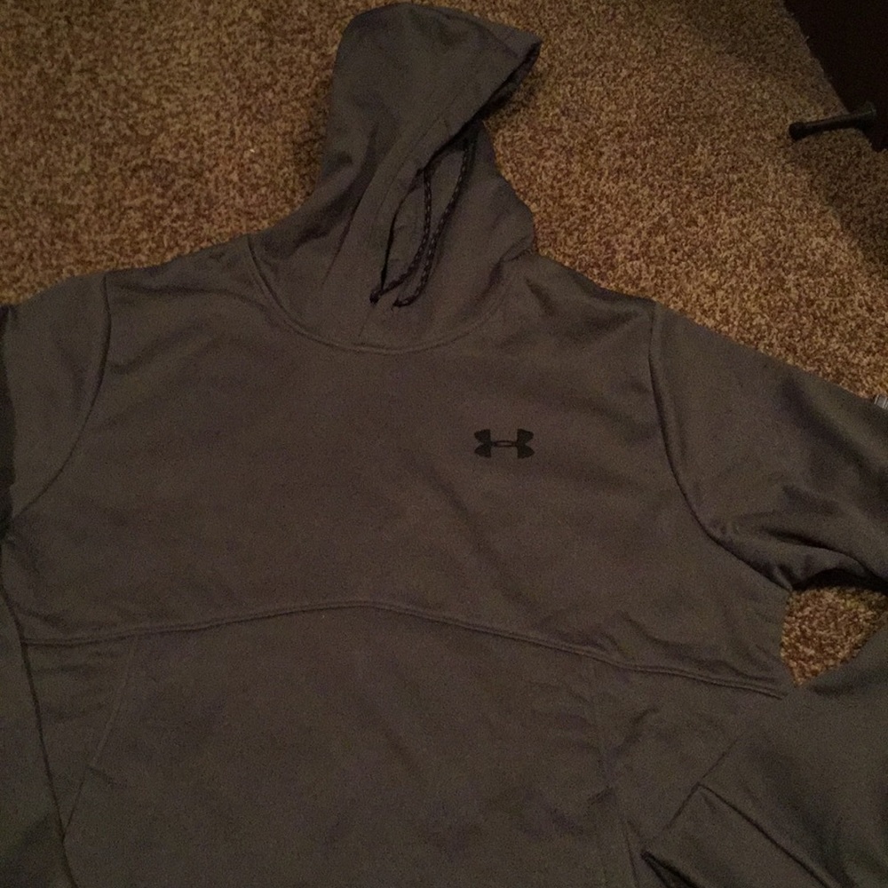 NWOT!! Men’s UA hoodie